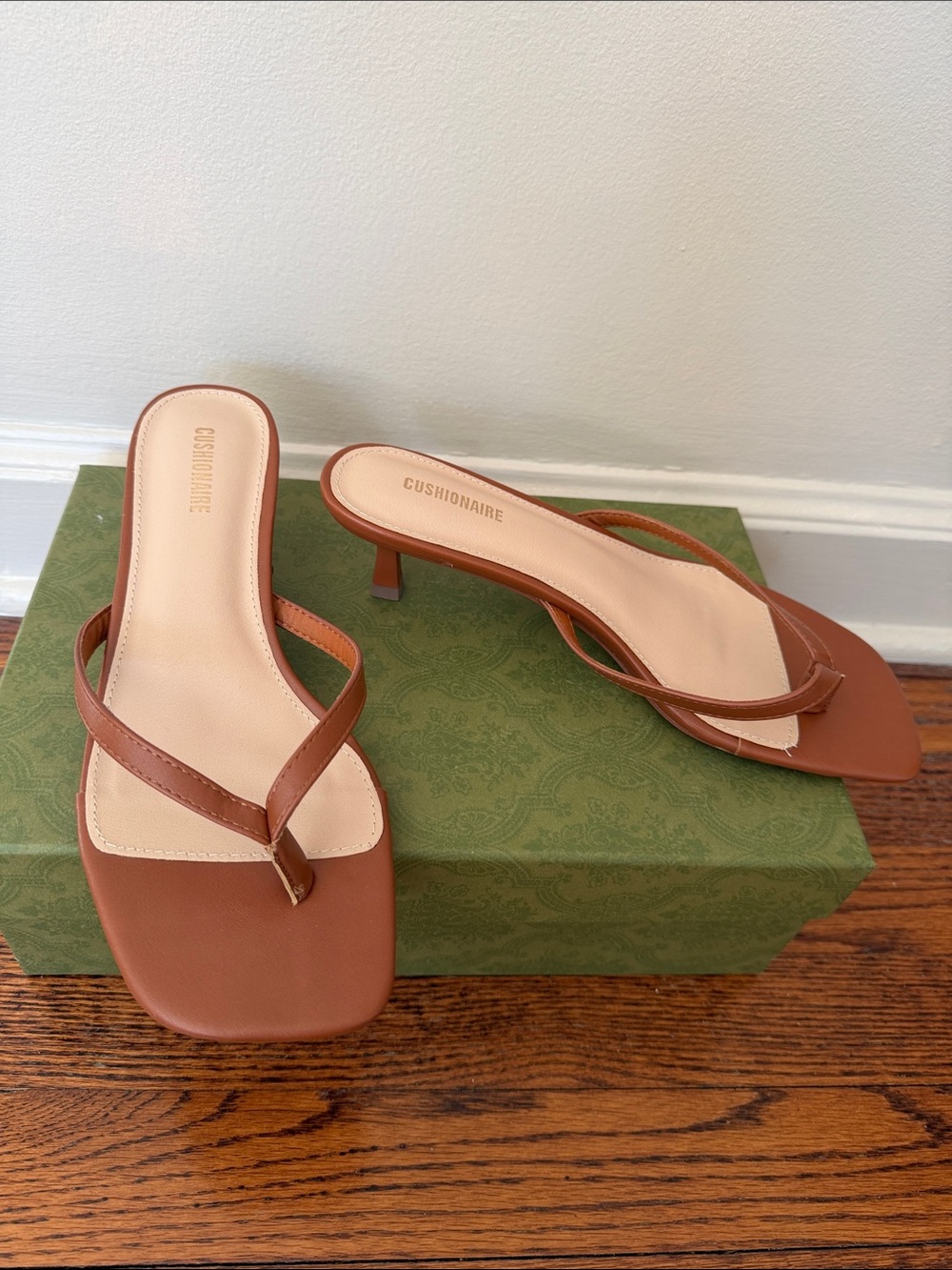 Cushionaire Brown Leather Thong Kitten Heel Mules